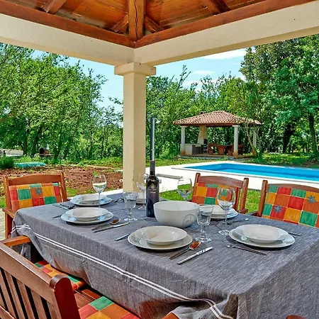 Theresa In Villa Ližnjan