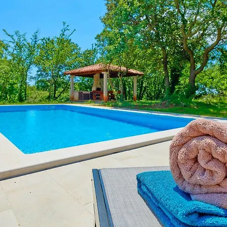 Theresa In Villa *