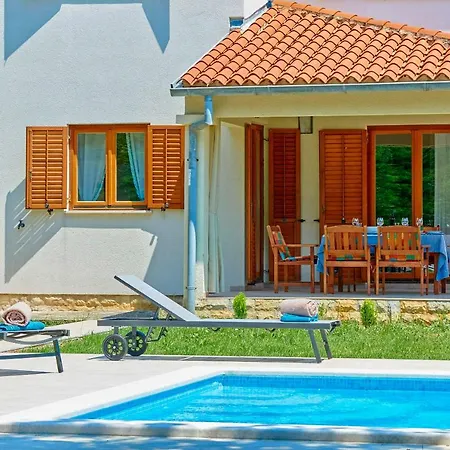 Theresa In Villa *