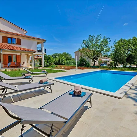Vila Theresa In *